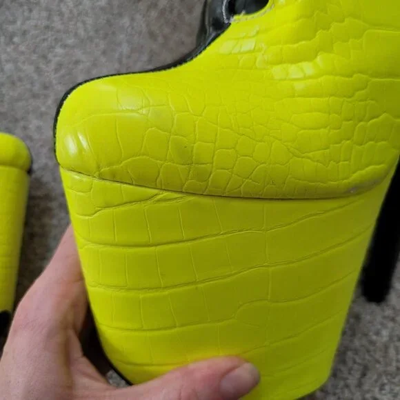 Used - Hella Heels Limited Edition Snapped - Black/Neon US 9 / EU 40 - Picture 8 of 12